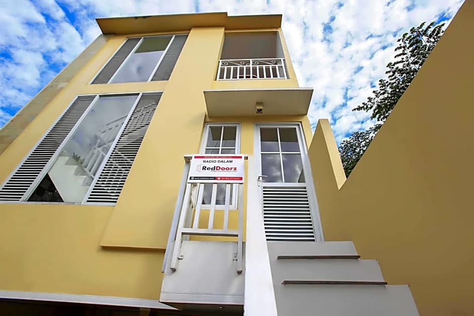 RedDoorz @ Radio Dalam