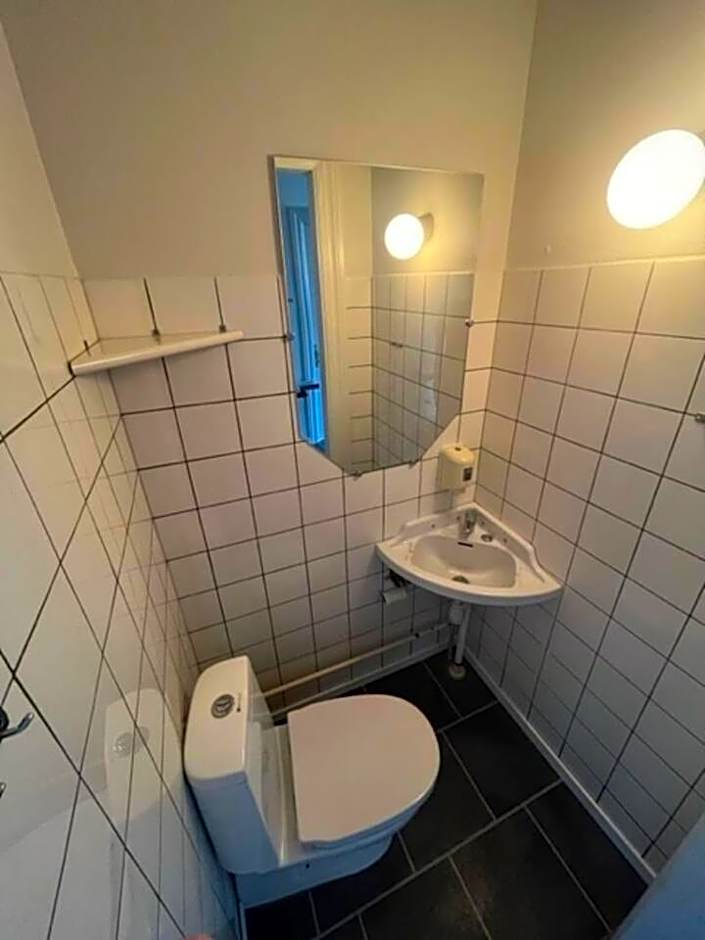 Folsted - Værelse 202 fri parkering