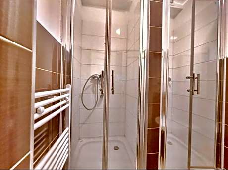 Bed in 8-Bed Mixed Dormitory Room