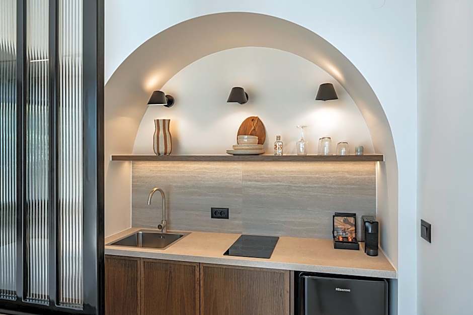 Thelèsi Apartments, 100m from the beach