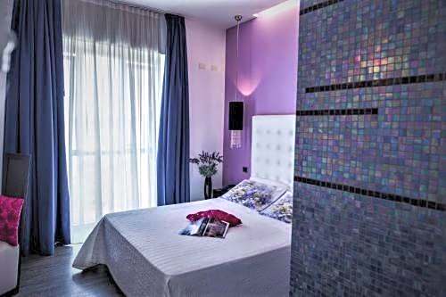 Hotel In - Lounge Room