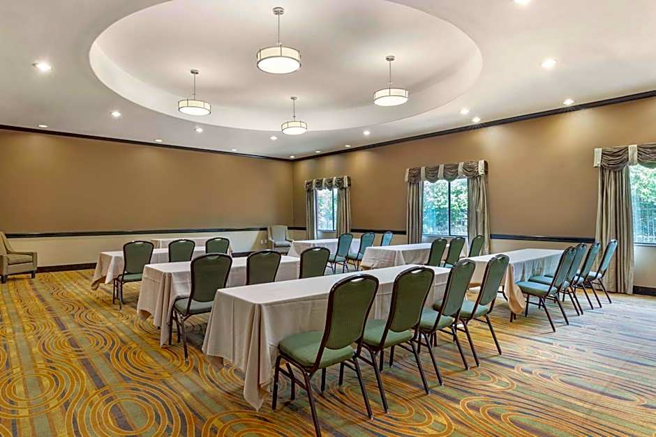 Best Western Plus Texoma Hotel & Suites