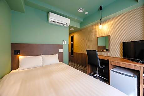 Small Double Room - Non Smoking