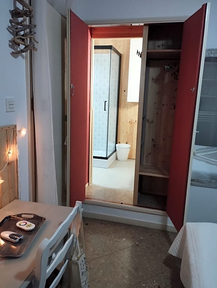 CHAMBRES D'HÔTES CHEZ CATHERINE A REUS chambre bord de mer avec salle de bains privée