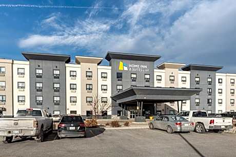 Home Inn & Suites Regina Airport