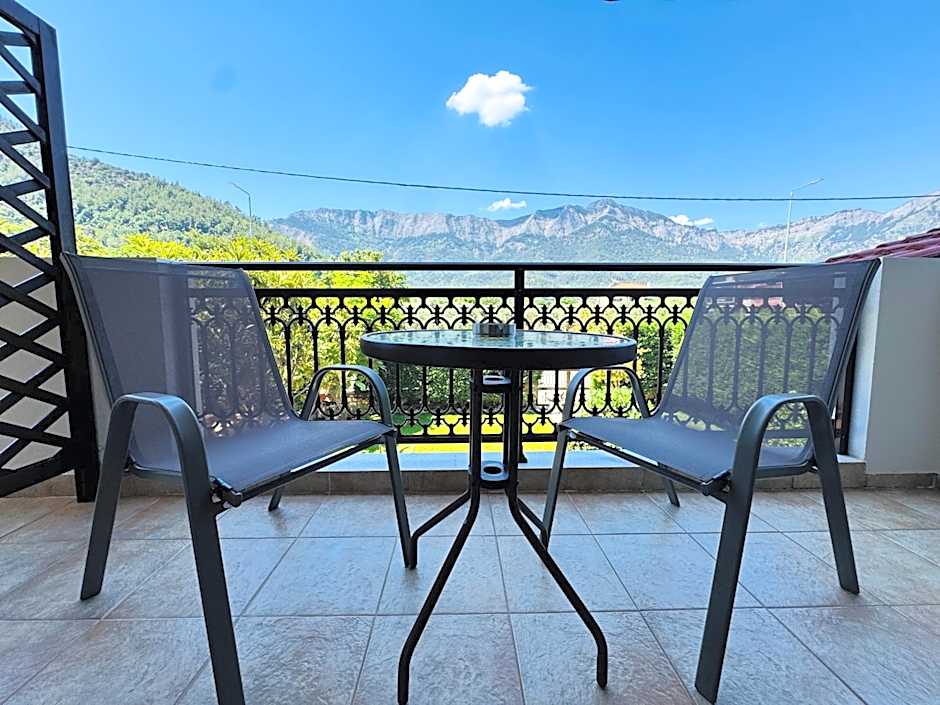 Anassa Deluxe Apartments & Studios