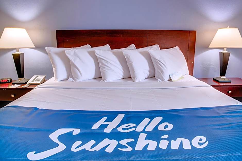 Days Inn by Wyndham St. Petersburg / Tampa Bay Area