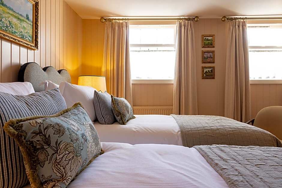 The White Hart - A Heartwood Inn