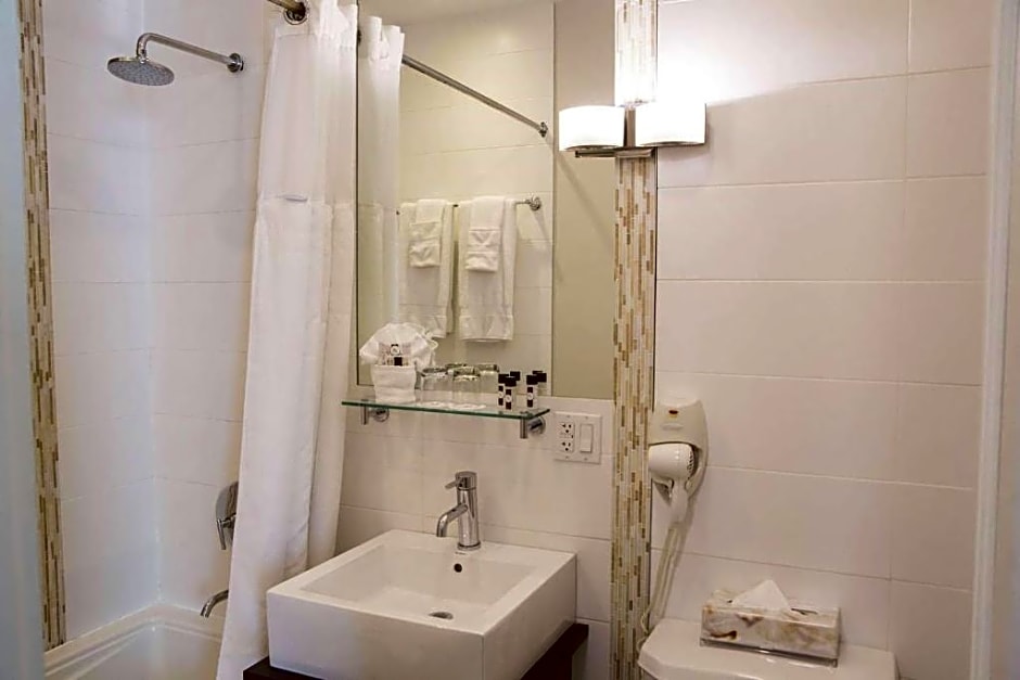Aura Hotel Brooklyn