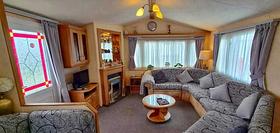 MOLLIES DEN 2 8 Berth 3 Bedrooms The Grange Holiday Park INGOLDMELLS