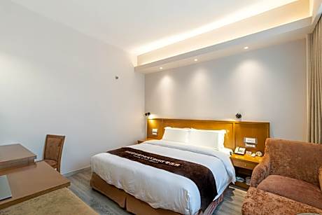 Superior Suite King Bed