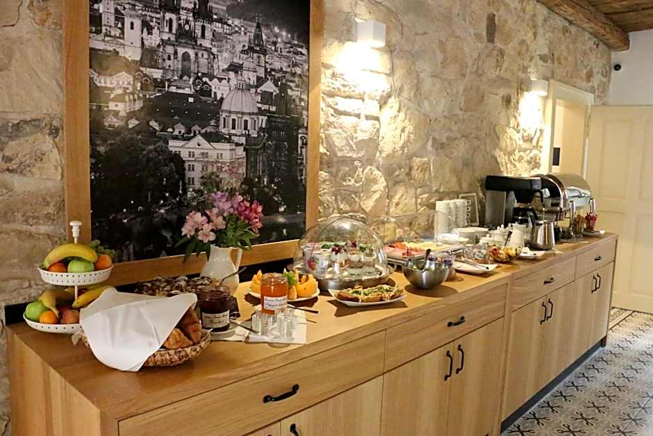 Hotel At the Green Grape