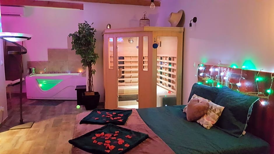 Le Mas Romantique avec Jacuzzi et Sauna privé