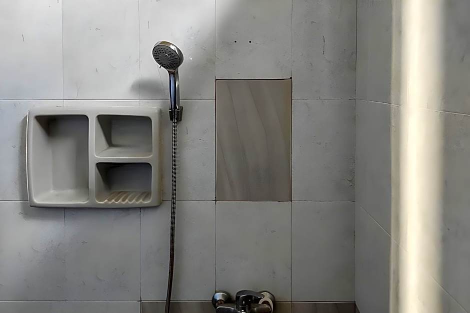 OYO 93051 Wisma Syariah Buloe Near Lapangan Abubakar Lambogo Batili Enrekang