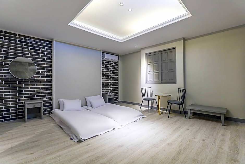 Hwaseong Wolmun Lavender Onchen Hotel