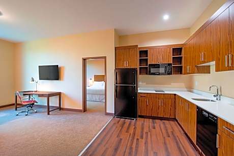 1 Bedroom Larger Suite, 1 King, Sofa bed, Whirlpool
