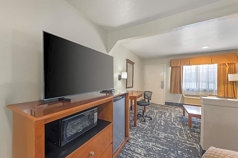 Best Western Regency Inn & Suites