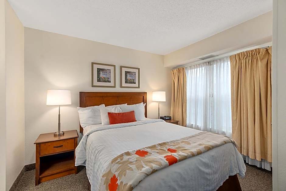 Residences at Daniel Webster