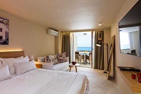 Deluxe Suite Sea View with Outdoor Jacuzzi