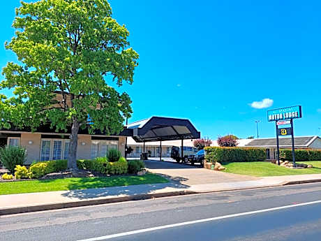 All Seasons Motor Lodge