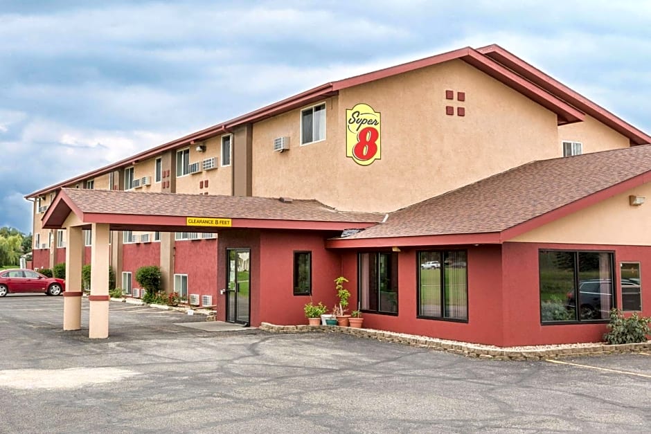 Super 8 by Wyndham Worthington Minnesota