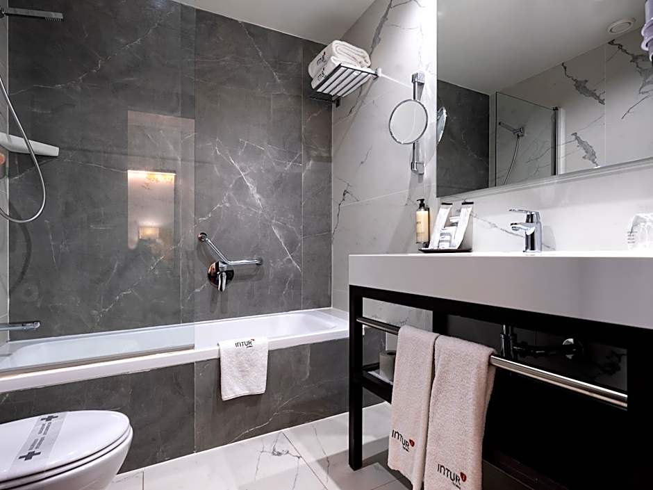 Intur Palacio San Martin