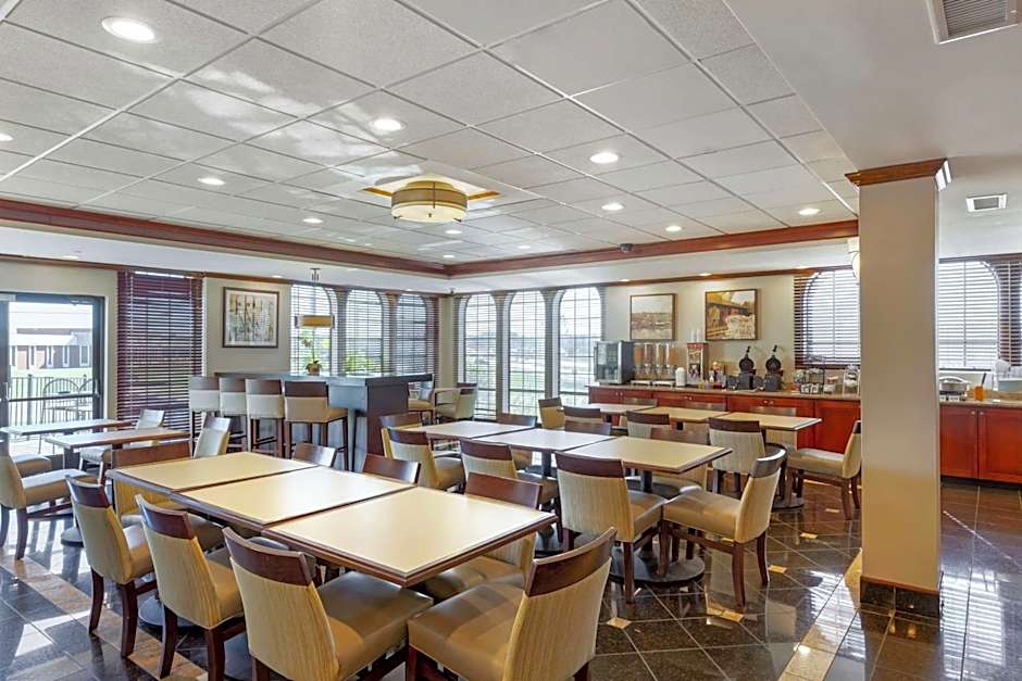 Best Western Plus South Hill Inn