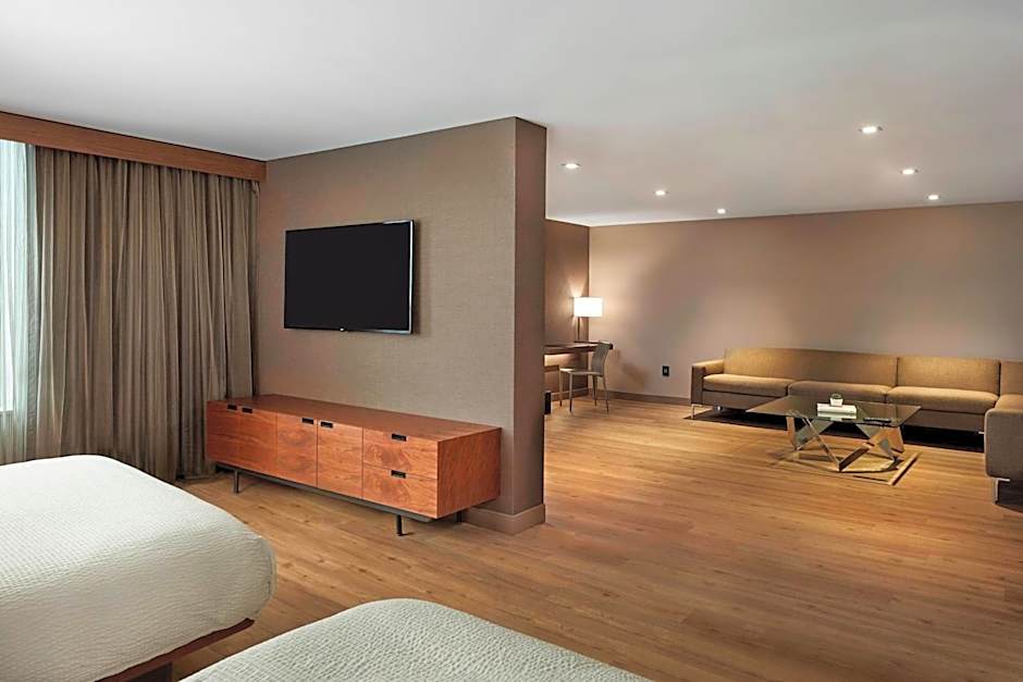 AC Hotel by Marriott Cincinnati at The Banks