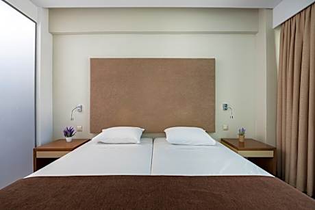 Double room Street view No Balcony