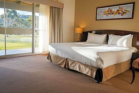 Golf View Room with 1 Queen bed