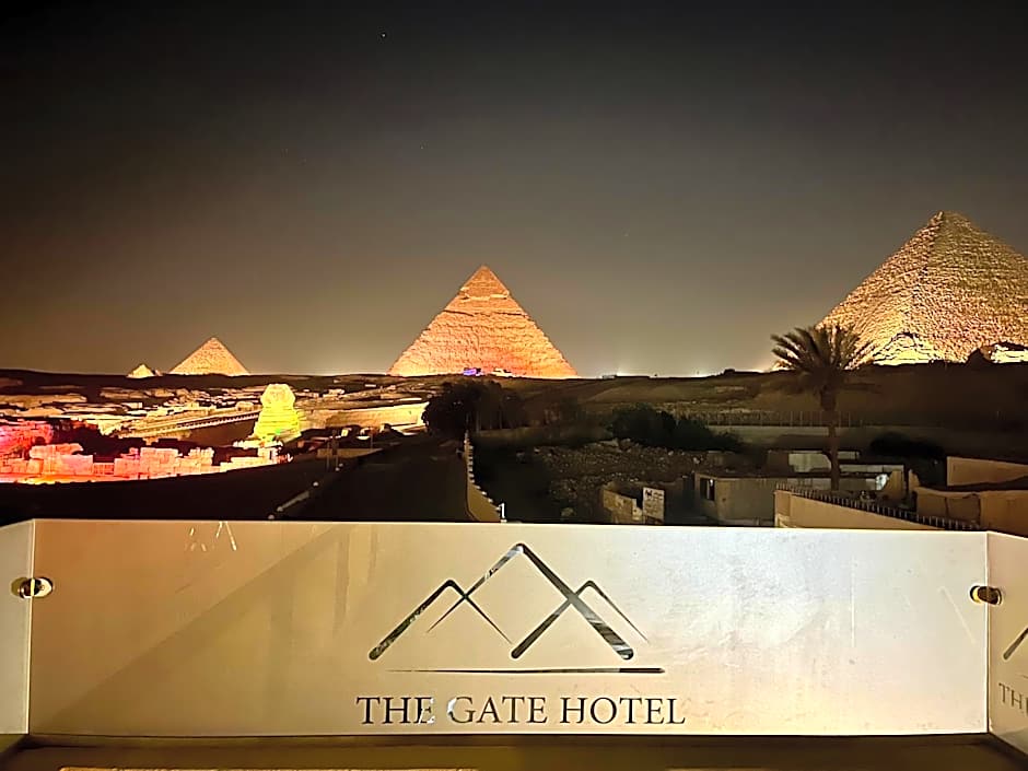 The Gate Hotel Front Pyramids & Sphinx View