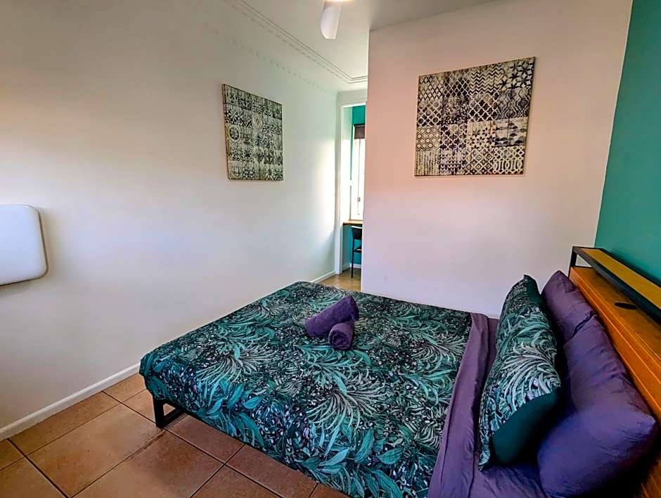 Ozzie Pozzie Backpackers