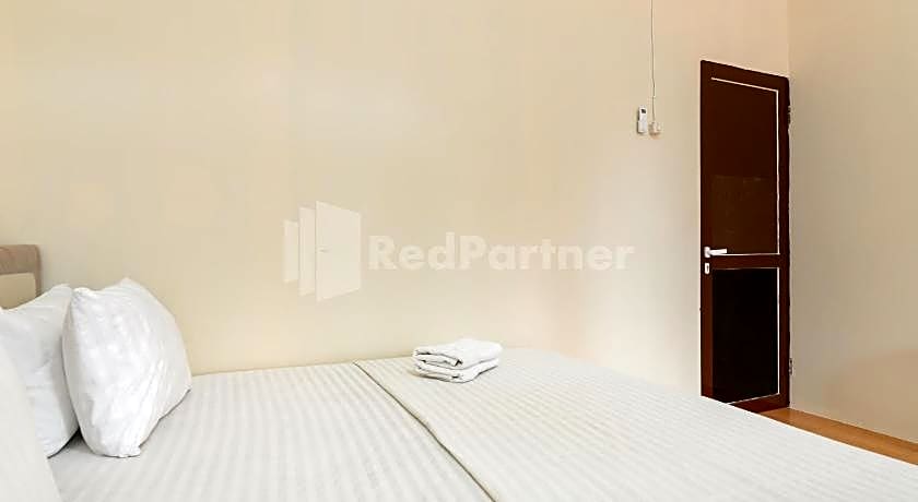 SR Residence near Mall Ciputra Cibubur Mitra RedDoorz