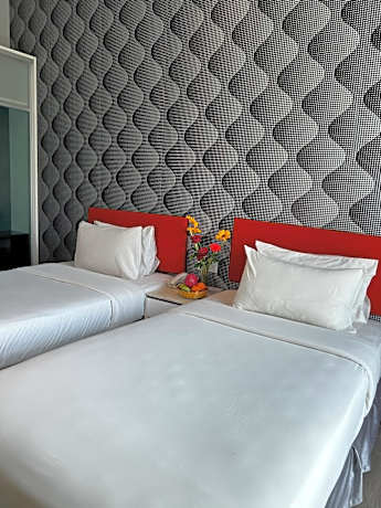 Deluxe Twin Room with Street View
