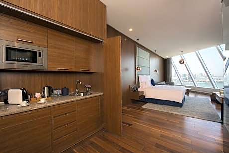 Junior Suite King Accessible Room
