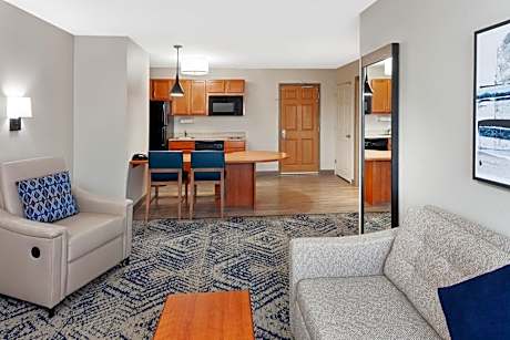 2 Double Beds 1 Bdrm Suite Mobil Access
