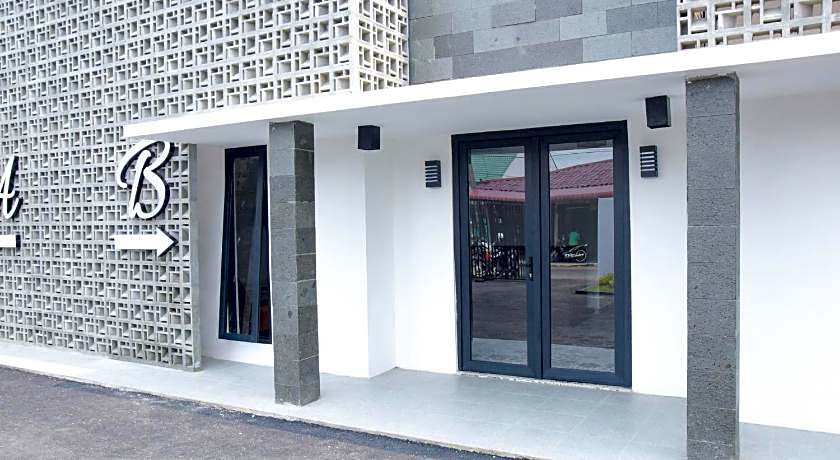 RedDoorz Plus near UNIMED Medan