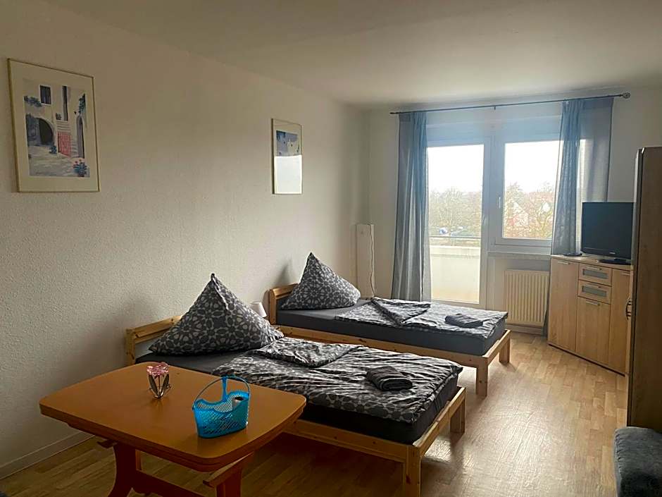 Monteur und Ferienwohnung in Magdeburg mit 3 Schlafzimmern 6 Personen BTR 174