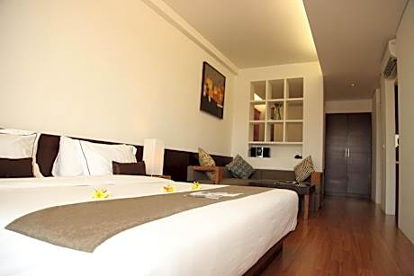 Deluxe Double or Twin Room with Pool View