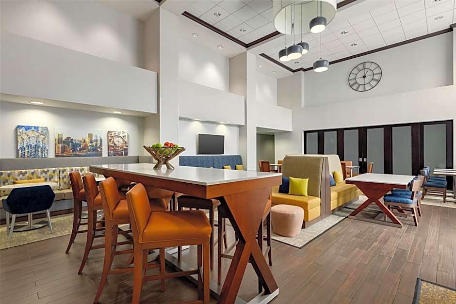 Hampton Inn By Hilton & Suites Pittsburgh/Harmarville