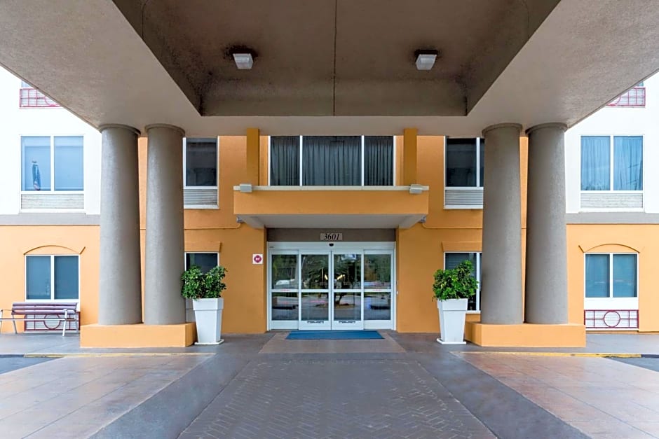 Holiday Inn Express & Suites Tavares