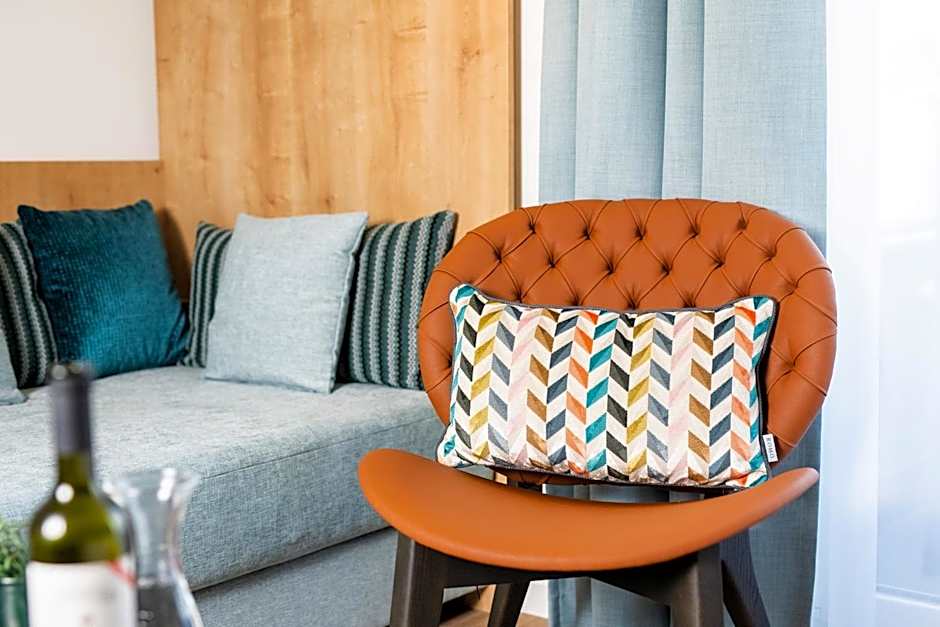 Ascona Lodge, Pool & Garden Retreat