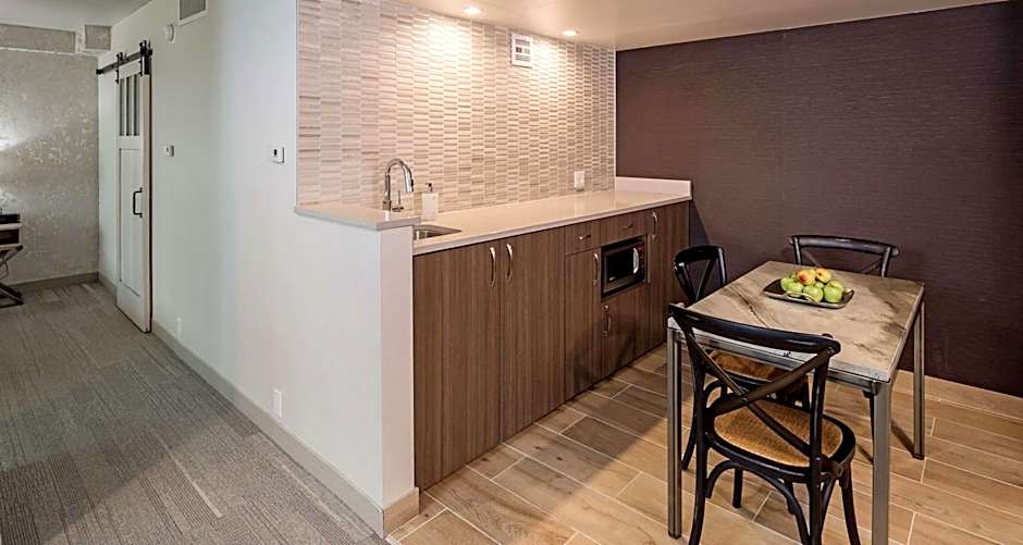 The Rushmore Hotel & Suites; BW Premier Collection