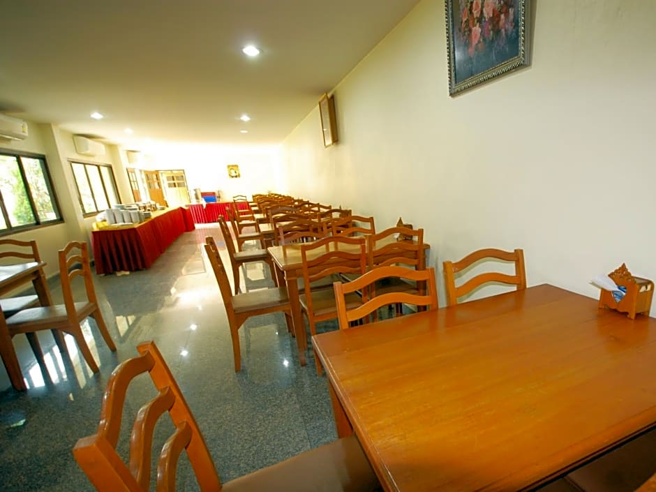 Golden Land Hotel
