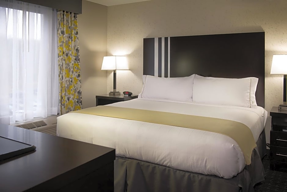 Holiday Inn Express and Suites Madison Central By IHG