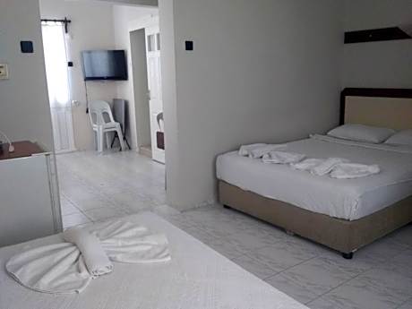 Economy Triple Room with Partial Sea View