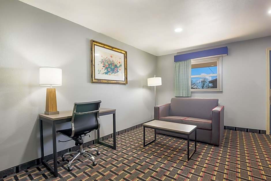 Knights Inn & Suites Salem, IN