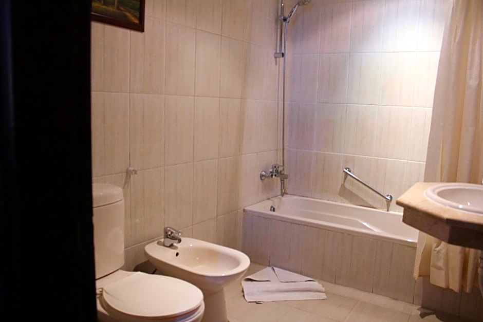 Al Fanar Palace Hotel and Suites