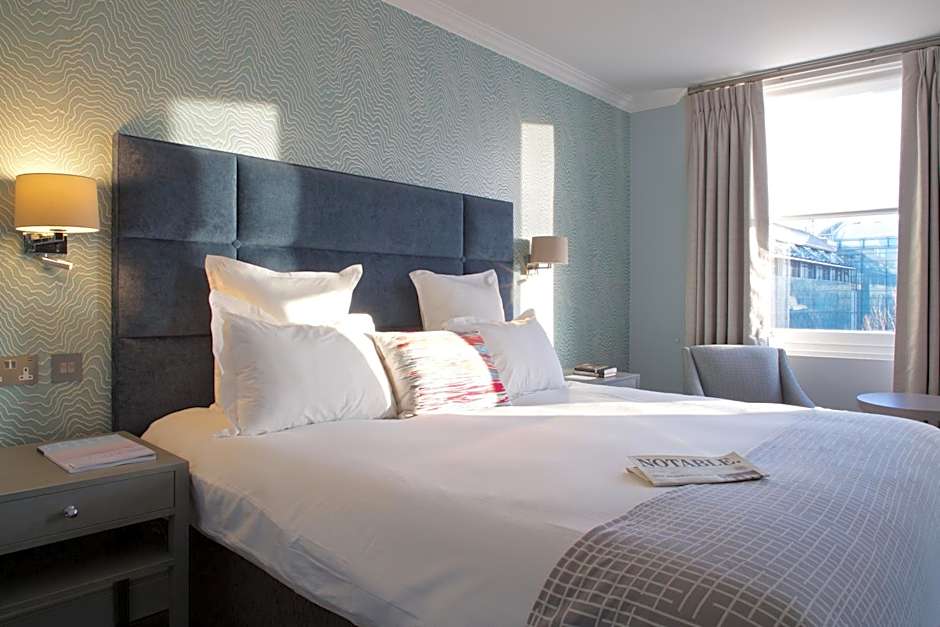 54 Queen's Gate Hotel