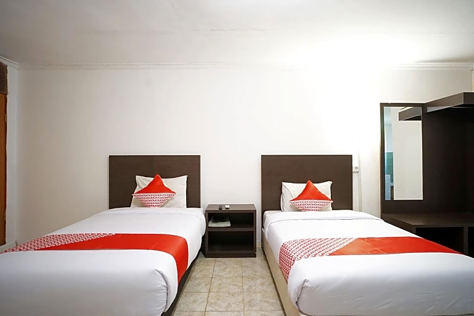 Collection O 2885 Hemra Hotel